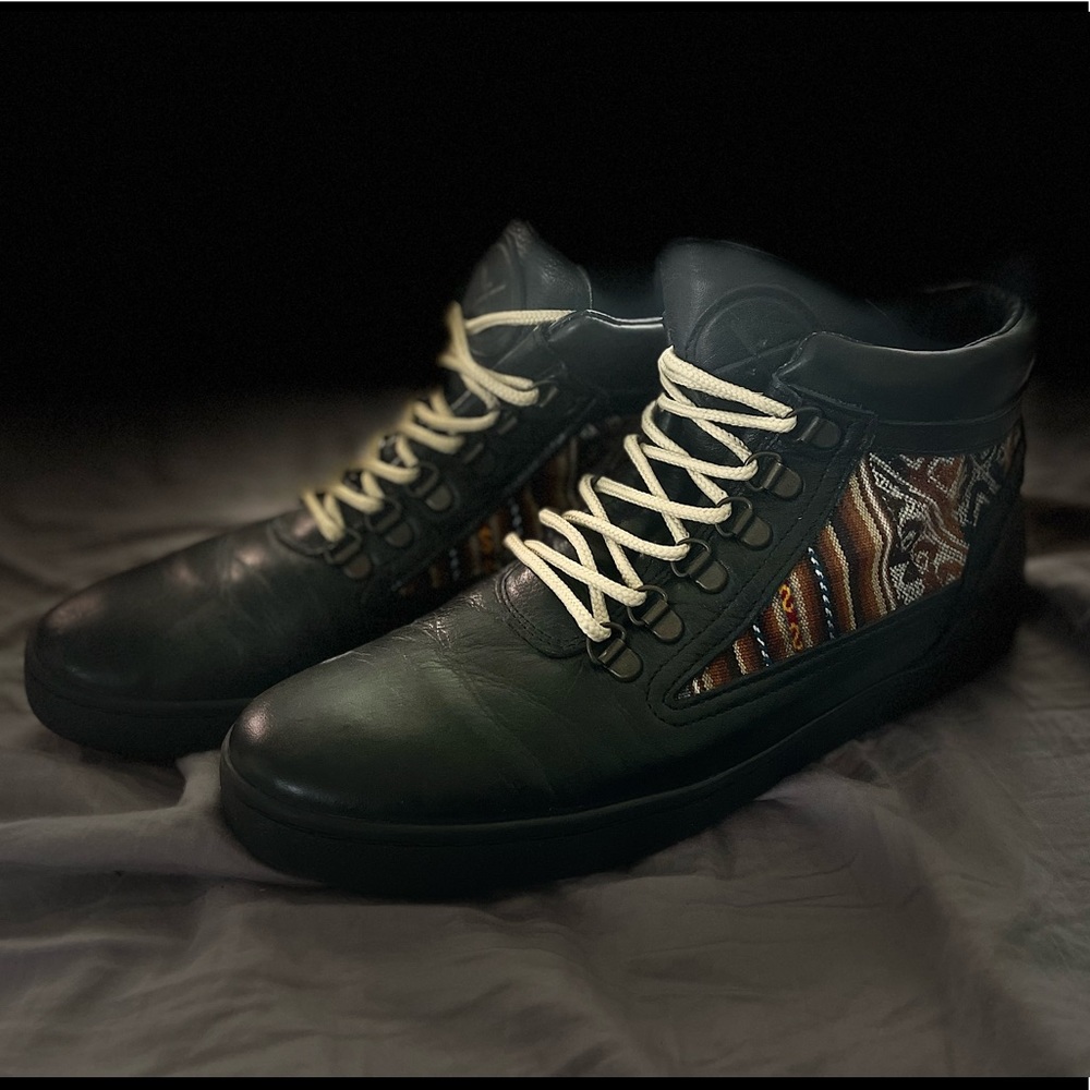 Inkkas Mens size 10 Brand new. Worn once